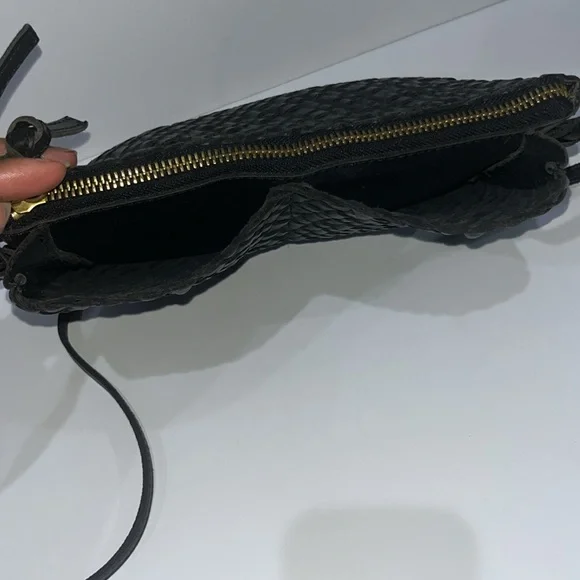 Madewell The Knotted Crossbody Bag in Black Woven Leather - Picture 5 of 10